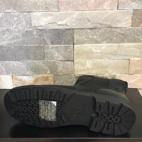 UGG Men's Runyon Lined Chelsea Boot - Picture 9 of 9